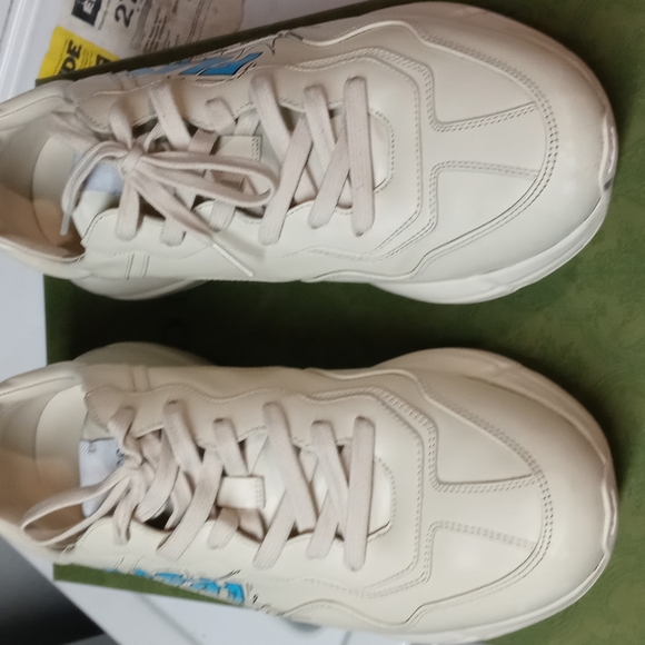 Gucci - Picture 2 of 4